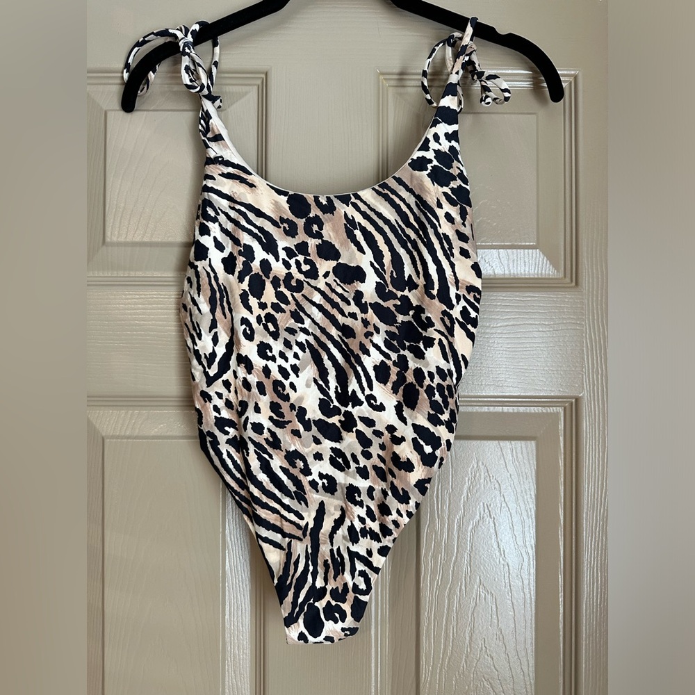 Billabong Black and Cream Swim